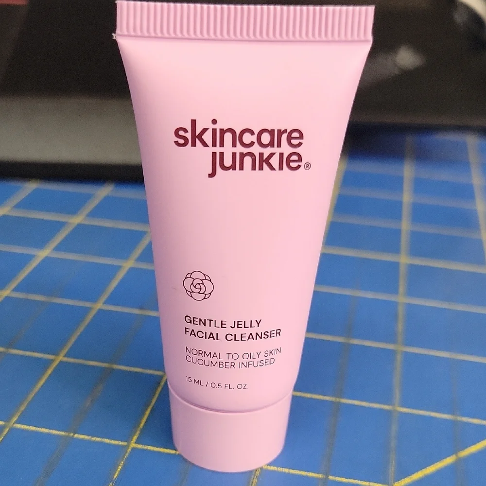 Skincare Junkie Gentle Jelly Facial Cleanser 15ml New Sealed Tube